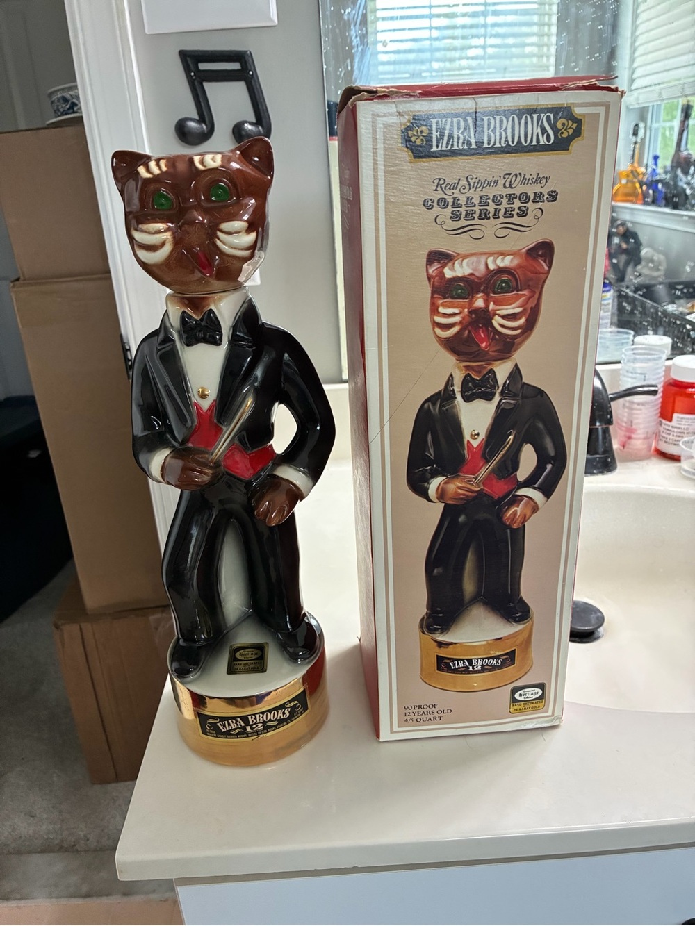 In original box : 1970 Ezra Brooks "Katz" Philharmonic Cat Conductor “ decanter